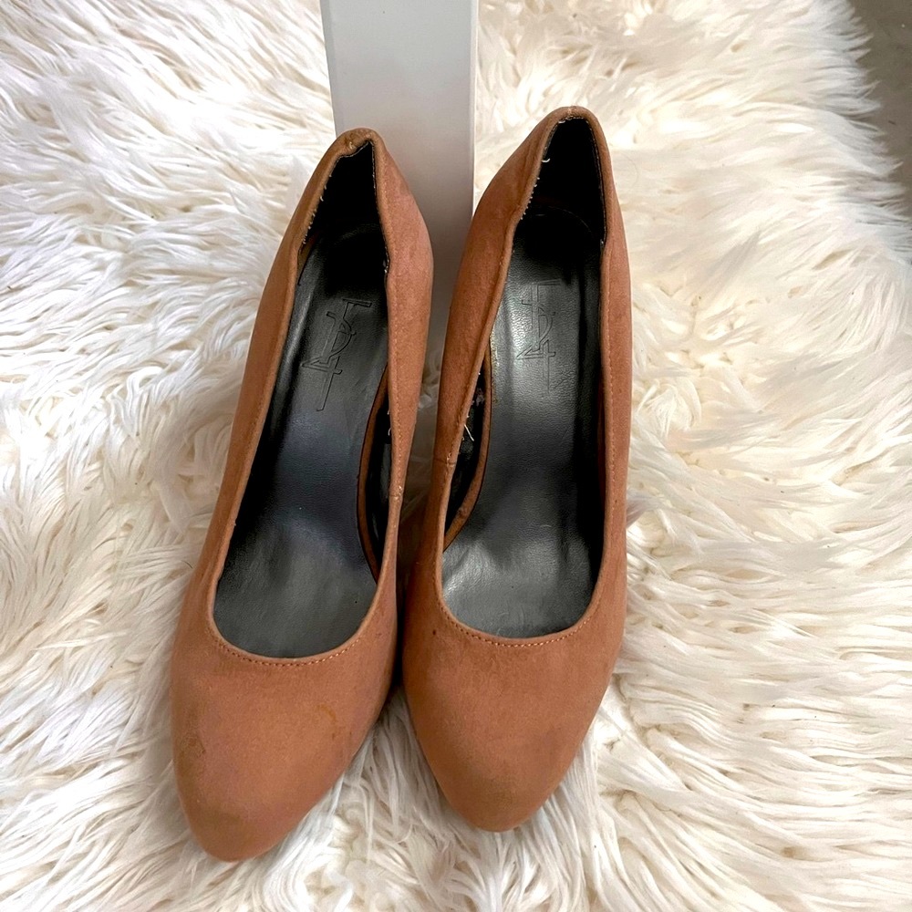 Nude heels size 7